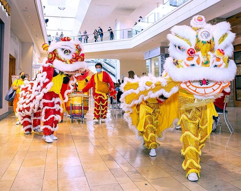 Fashion Show Las Vegas Surprises Shoppers with a Delightful Blessing of its Anchor Stores in Honor of Lunar New Year