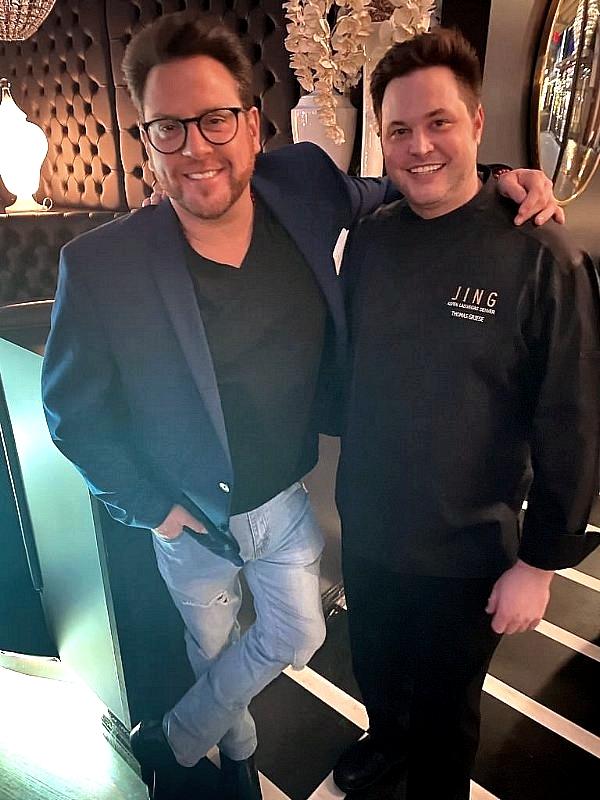 Scott Conant poses for a photo with JING Las Vegas Executive Chef Thomas Griese. (photo credit: JING Las Vegas)