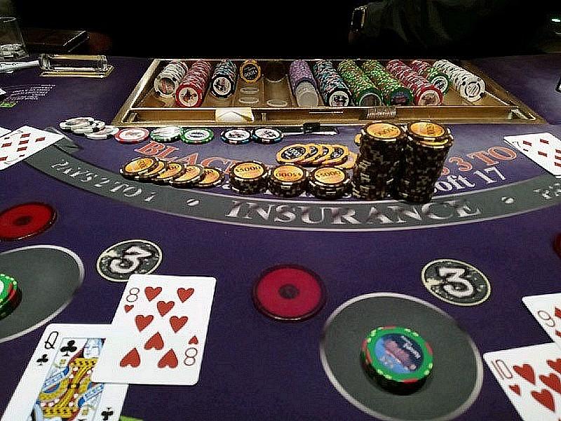 Caesars Rewards Member Hits Progressive Jackpot on Blazing 7s Blackjack for $317,257.71 at Harrah&#39;s Lake Tahoe