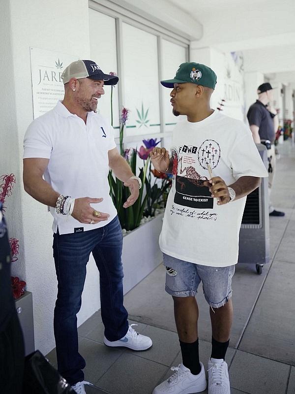 Bow Wow poses for a photo with Jardín's Founder and CEO, Adam Cohen (photo credit: Jardín Premium Cannabis Dispensary)