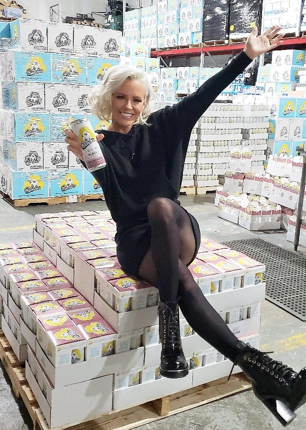 Jenny McCarthy to Introduce Blondies Bubbles at 2021 Nightclub & Bar Show and Open the Expo Floor with Ribbon Cutting Ceremony 