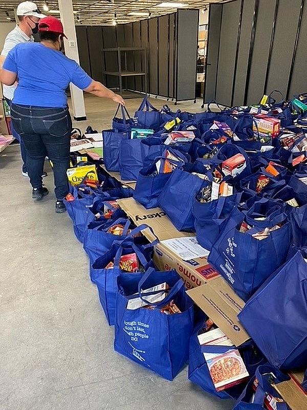 Help of Southern Nevada and Junior League of Las Vegas Assemble 2,500 Non-perishable Food Bags for More Than 1,000 Families This Holiday Season