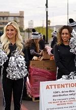Raiders Assist Community by Providing Thanksgiving Meals