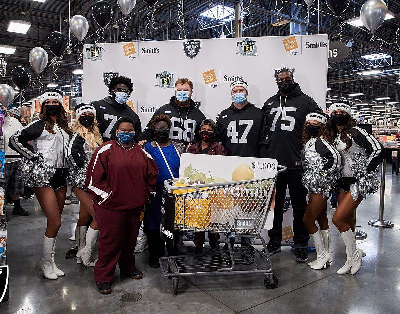 Raiders, Smith’s Take Las Vegas Families on “Holiday Huddle” Shopping Spree