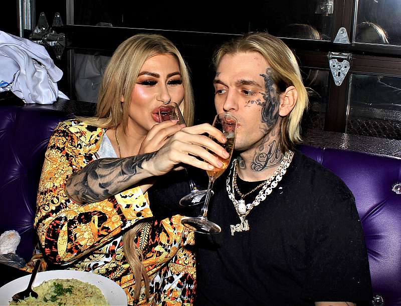 Aaron Carter and fiancé Melanie Martin dine at Hustler Club in Las Vegas: Photo credit: Ira Kuzma / Instagram – @IraKuzmaPhotos)