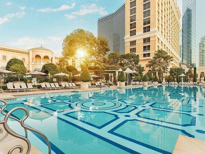 Las Vegas Dives Into Warmer Weather with an Epic Pool Season 