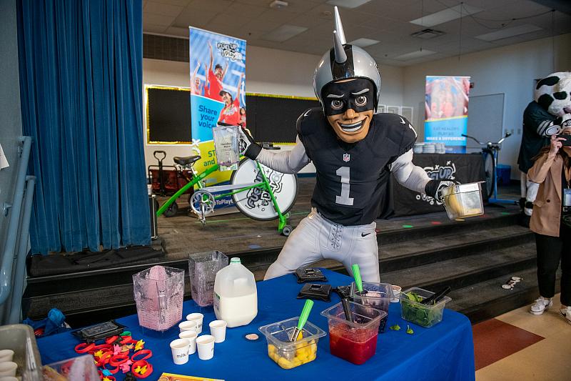 Raider Rusher makes Smoothie to importance of school morning meals