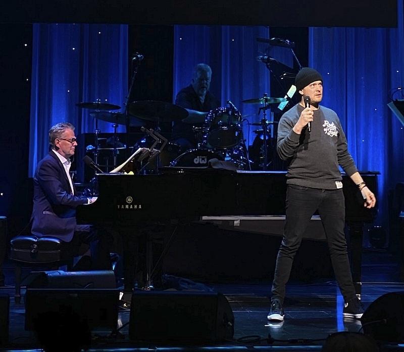 Michael Bublé Surprises Audience with Pop-Up Performance at David Foster's Show at Encore Theater at Wynn Las Vegas, April 23
