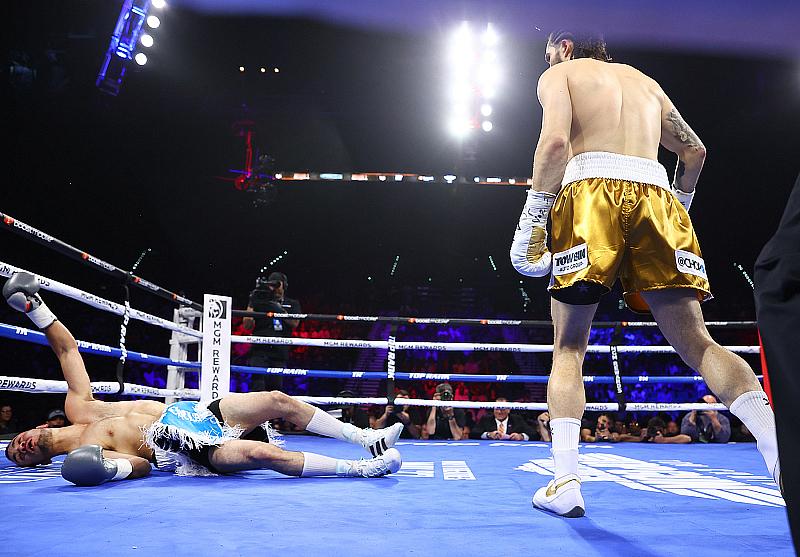 Nico Ali Walsh vs Alejandro Ibarra knockdown (Photo credit: Mikey Williams / Top Rank via Getty Images)