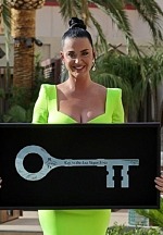 Clark County Commission proclaims June 8 as ‘Katy Perry Day’ and Presents Music Icon Katy Perry with ‘Key to the Las Vegas Strip’ at Resorts World Las Vegas (w/ Video)