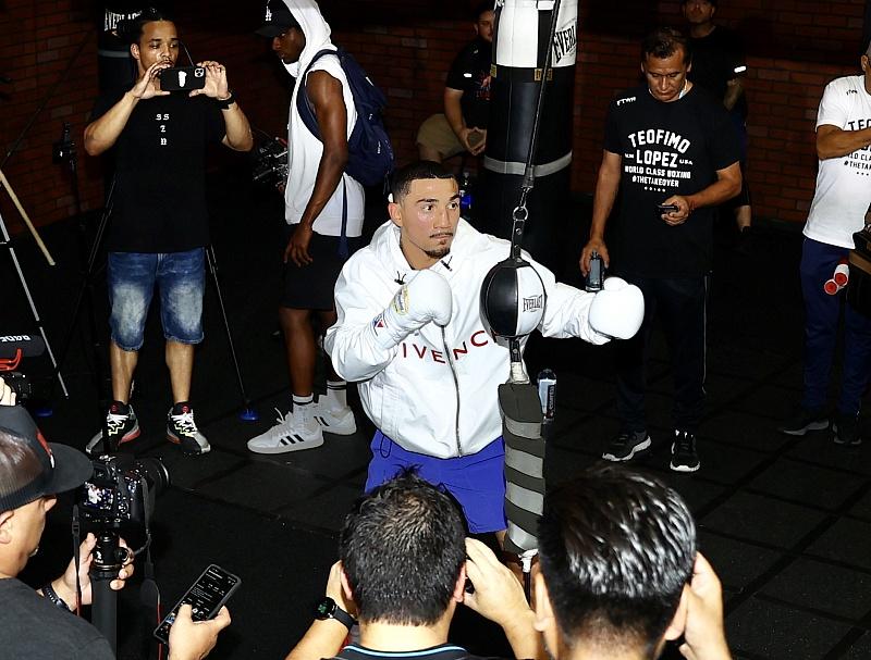 Teo workout with reporters (Courtesy: Mikey Williams/Top Rank via Getty Images)