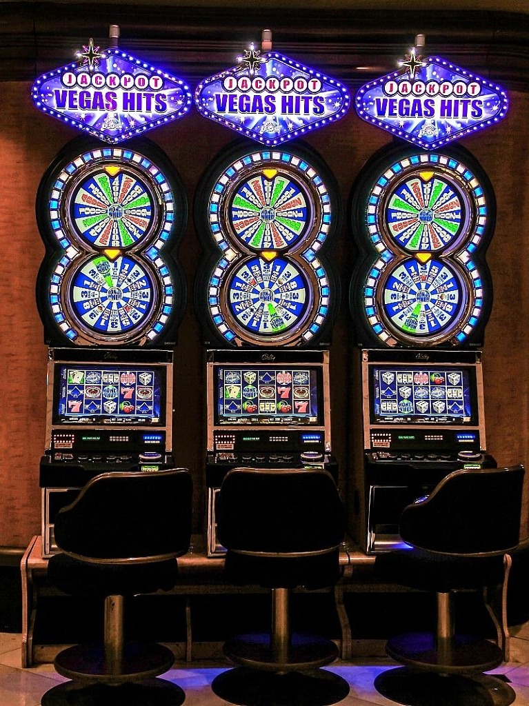 What’s the Difference Between Vegas Slots and Online Slots?