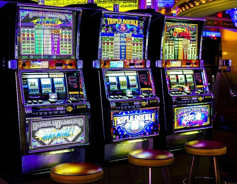 Slot Machines (Image by Bruno /Germany from Pixabay)
