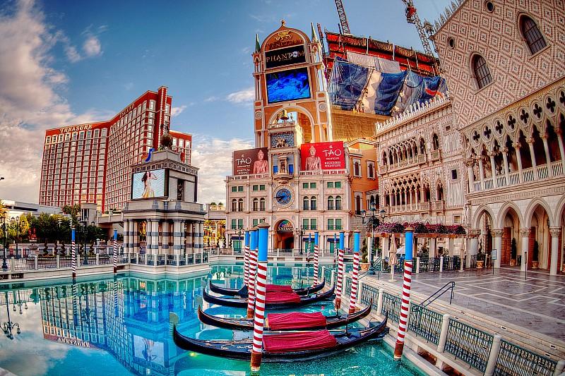 Experience the Vibrance of Las Vegas: A Fusion of Glamour and Entertainment