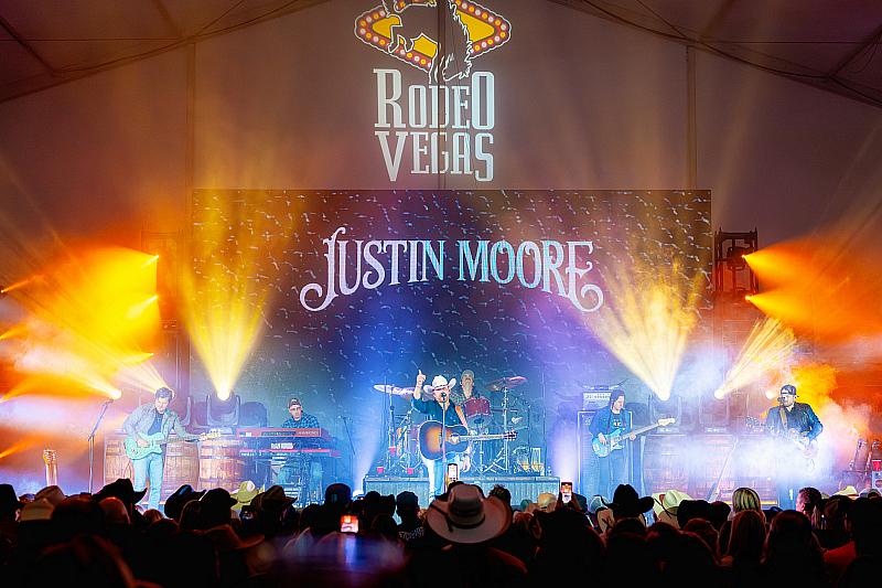 Performance by Justin Moore