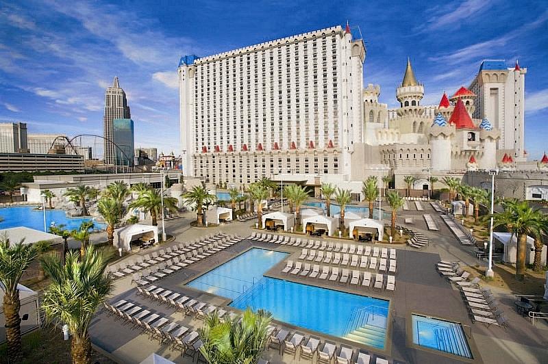 Splash into Vegas Pool Season