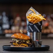 General Admission, Southwest Las Vegas’ Hip New Elevated Sports Lounge and Restaurant, is Welcoming Hoops and Hockey Fans with a Free Drink and Appetizer
