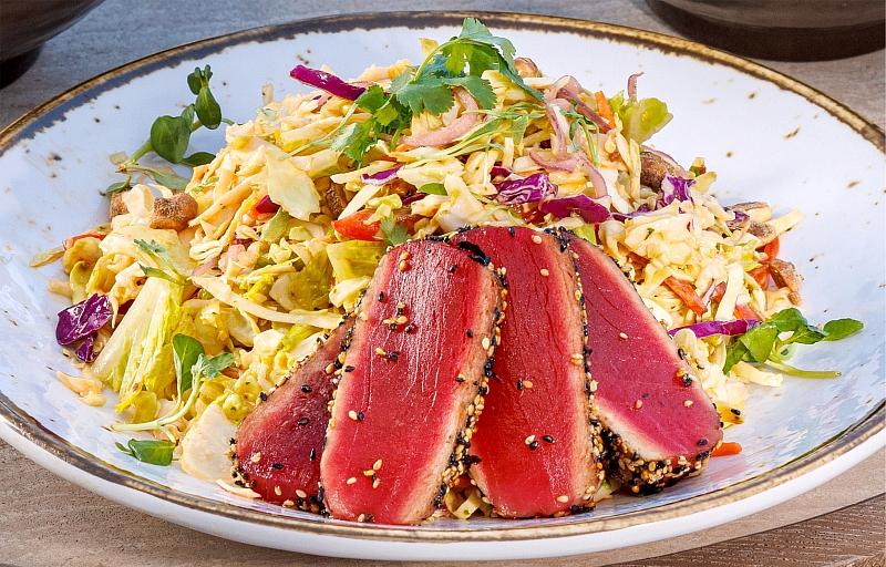 Thai Salad with Seared Tuna at Sammy's Island - credit Patrick Gray