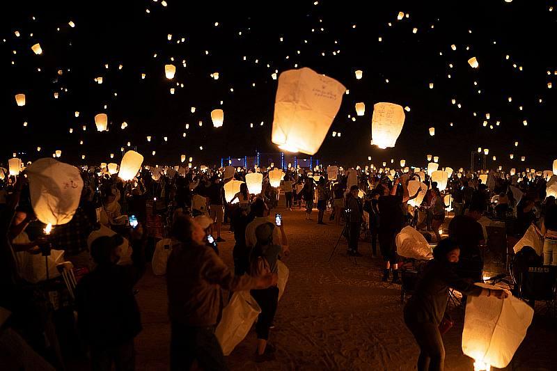 Sky Lantern Festival, The Lights Fest, to Illuminate Desert Sky Right Outside of Las Vegas