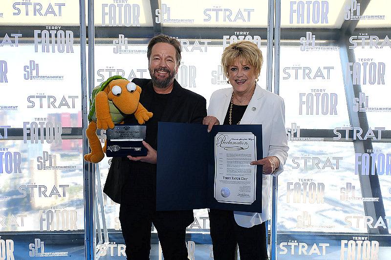 Terry Fator receives the Key to the City with Winston the Impersonating Turtle
and Las Vegas Mayor Carolyn Goodman 