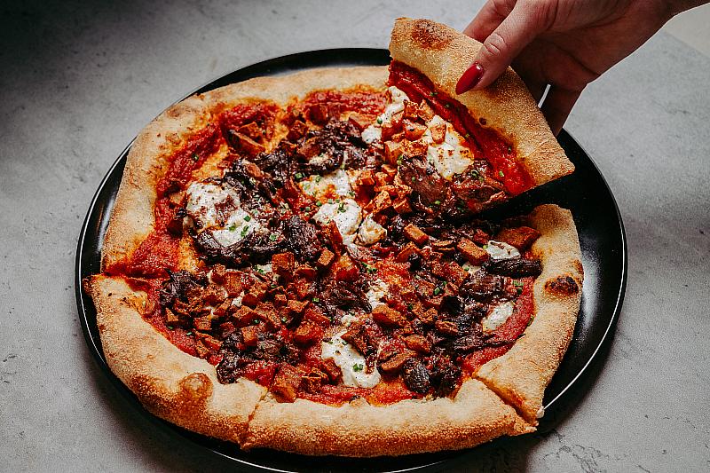 Bramare Beef Cheek Pizza 3 (Credit_ Marco Hernando, OneSeven Agency)