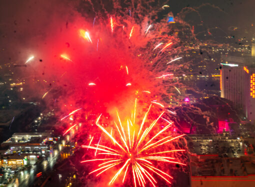 Photos: It Was a Rainy Night on New Year’s Eve on the Las Vegas Strip
