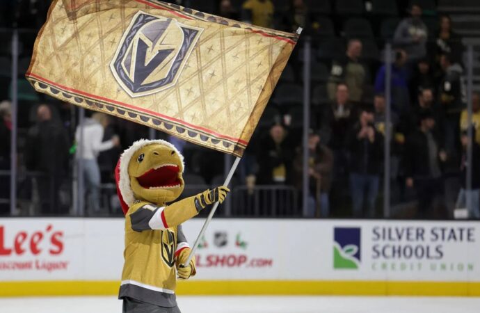 Vegas Golden Knights’ Chance + Vegas Vivas at Arizona Charlie’s Decatur + Boulder for Bingo + Fans