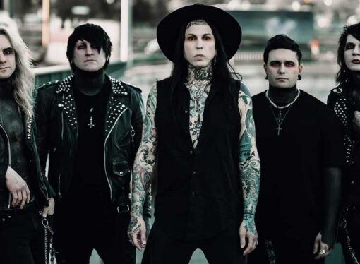 Corduroy Debuts Weekly Emo Karaoke Hosted by Vampires Everywhere! Singer in DTLV
